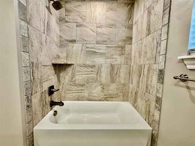 828 E Barajas Terrace, Mustang, OK 73064