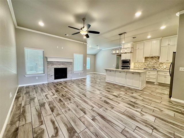 828 E Barajas Terrace, Mustang, OK 73064