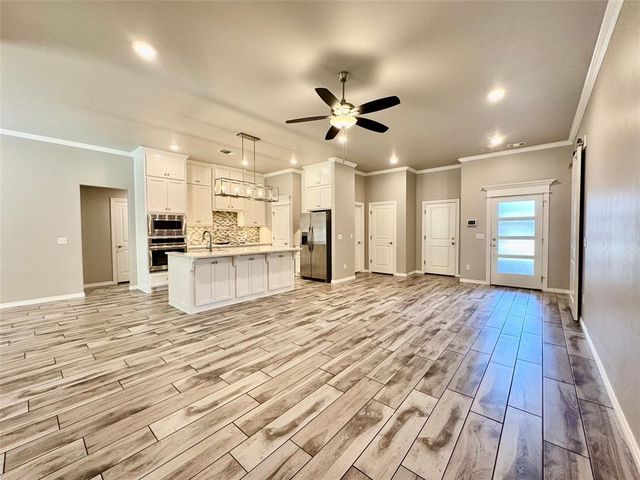 828 E Barajas Terrace, Mustang, OK 73064