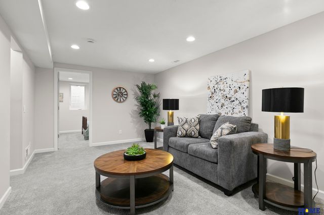 2132 S 37th Street, Lincoln, NE 68506