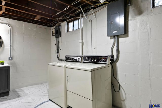 2132 S 37th Street, Lincoln, NE 68506