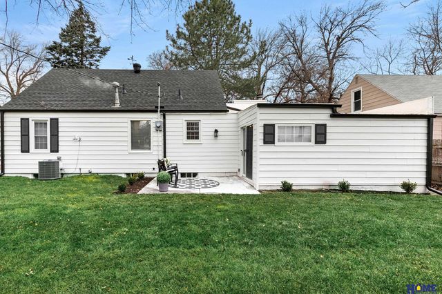 2132 S 37th Street, Lincoln, NE 68506