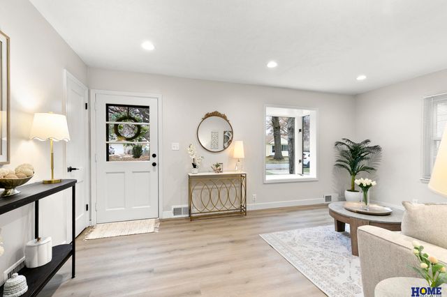 2132 S 37th Street, Lincoln, NE 68506