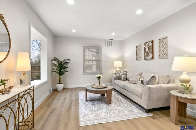 2132 S 37th Street, Lincoln, NE 68506