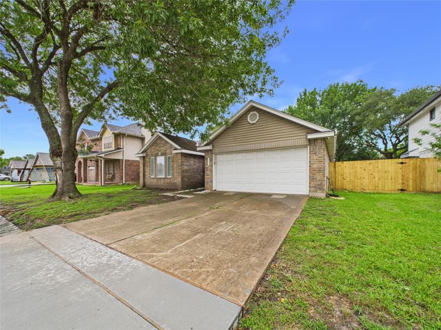 3718 Brookwood Drive, La Porte, TX 77571