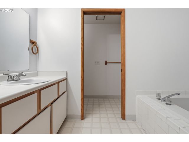 1408 Ne 72ND St 2, Vancouver, WA 98665