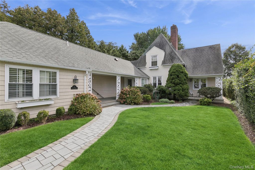 283 Main Street, Westhampton Beach, NY 11978