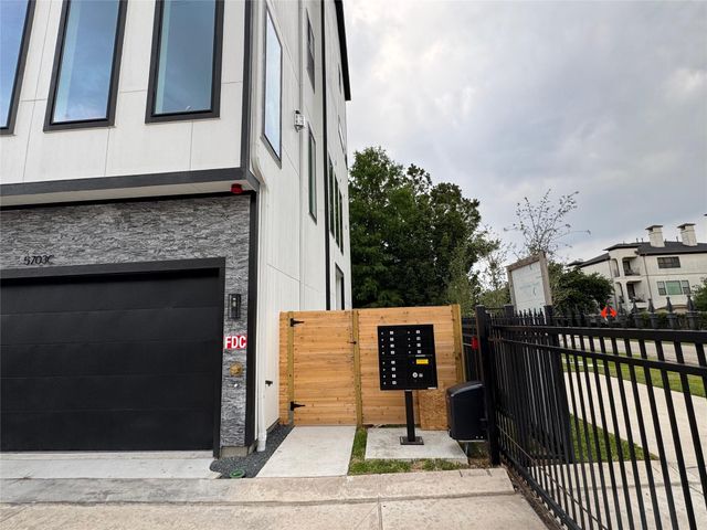 5705 Dolores Street B, Houston, TX 77057