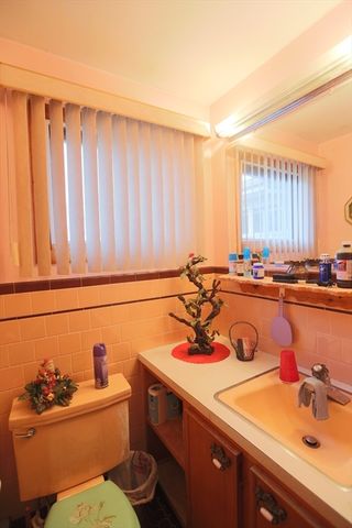 60 Aetna, Somerset, MA 02726