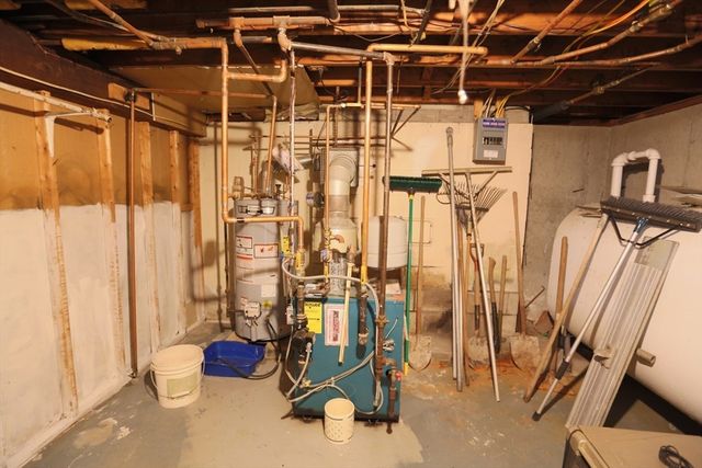 60 Aetna, Somerset, MA 02726