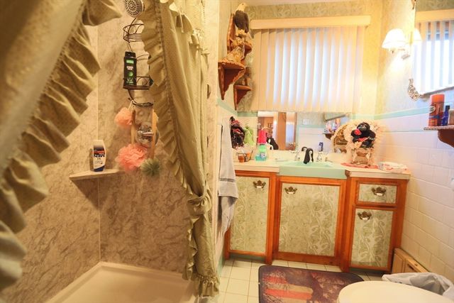 60 Aetna, Somerset, MA 02726