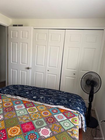 6905 Harvard Lane, Canton, MI 48187
