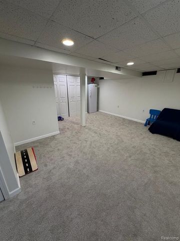 6905 Harvard Lane, Canton, MI 48187