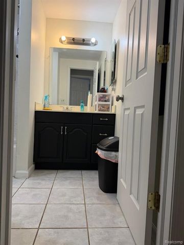 6905 Harvard Lane, Canton, MI 48187