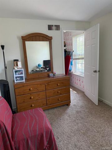 6905 Harvard Lane, Canton, MI 48187