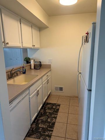 6905 Harvard Lane, Canton, MI 48187