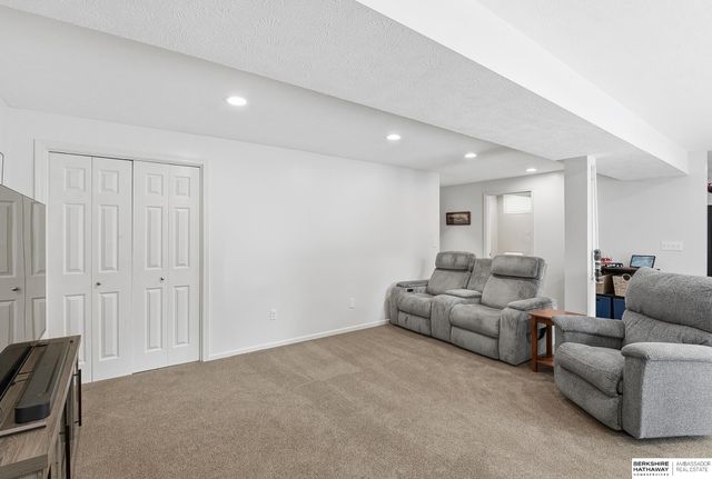 15409 Summerwood Drive, Omaha, NE 68137