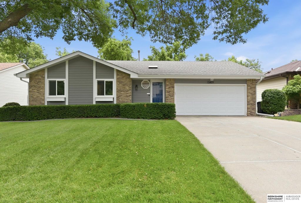 15409 Summerwood Drive, Omaha, NE 68137