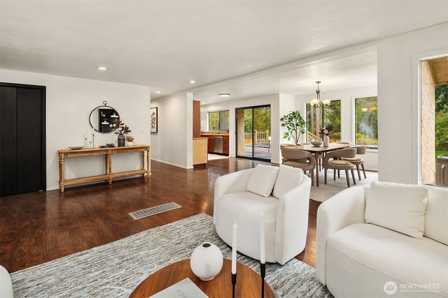 22223 NE 82nd Place, Redmond, WA 98053