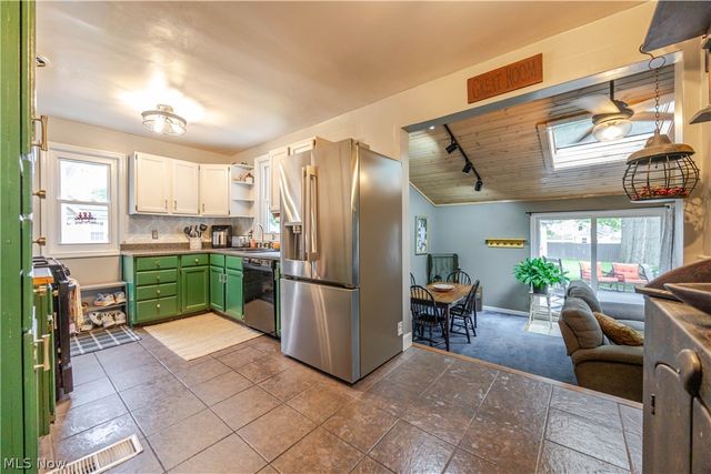 1156 Sunset Road, Mayfield Heights, OH 44124