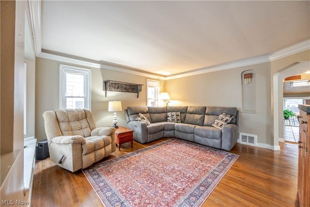 1156 Sunset Road, Mayfield Heights, OH 44124