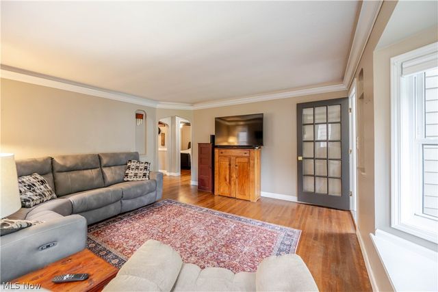 1156 Sunset Road, Mayfield Heights, OH 44124