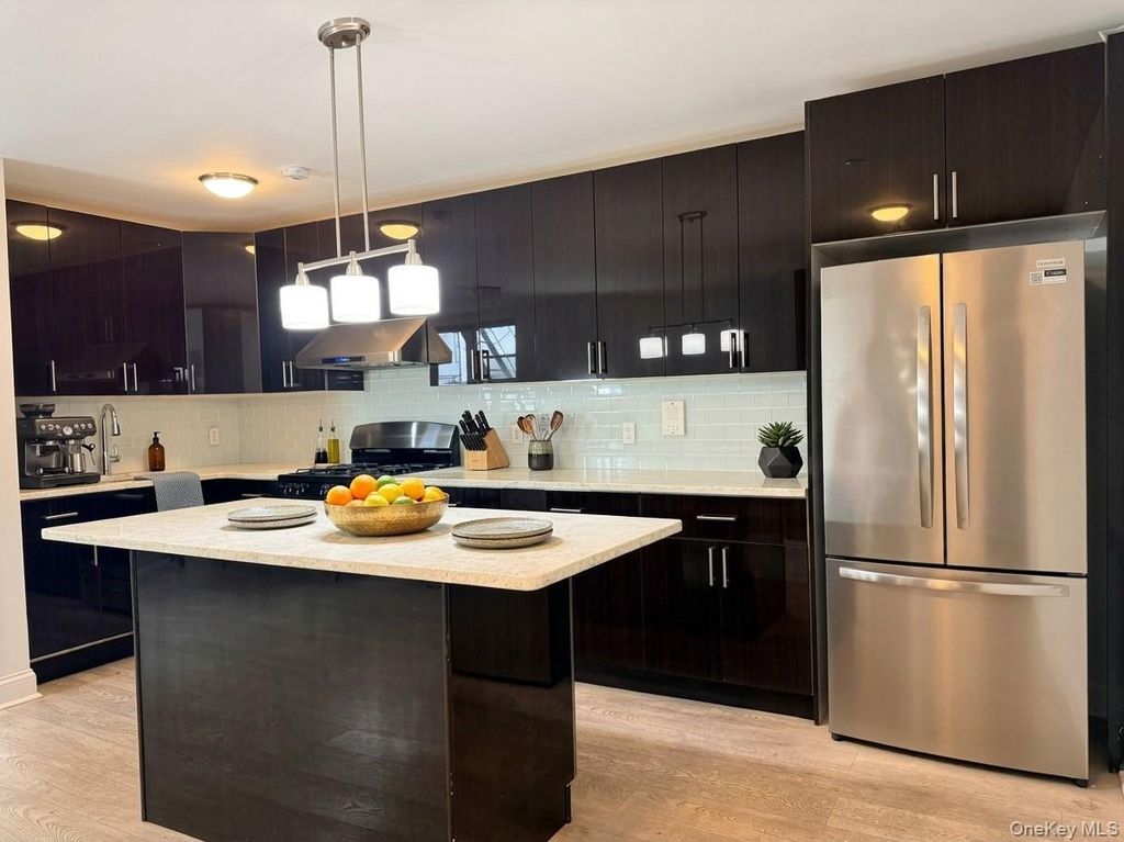 60-11 Broadway 5E, Woodside, NY 11377 — photo 2
