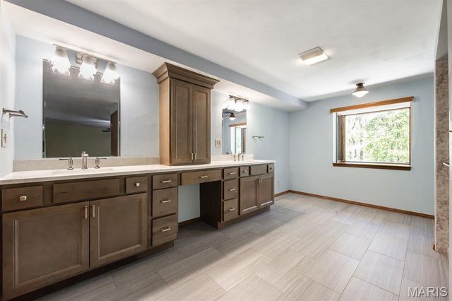 306 Northoak Drive, Collinsville, IL 62234