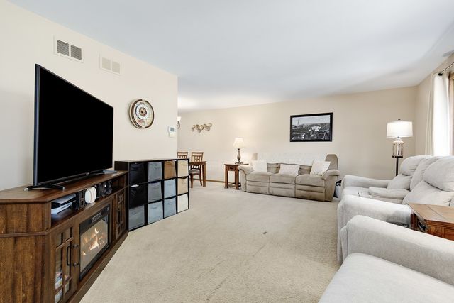 7324 W 152ND Street 73, Orland Park, IL 60462