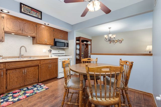 7324 W 152ND Street 73, Orland Park, IL 60462