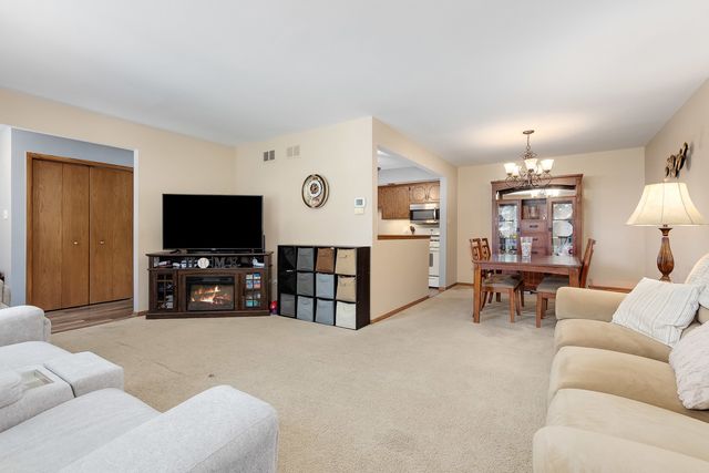 7324 W 152ND Street 73, Orland Park, IL 60462