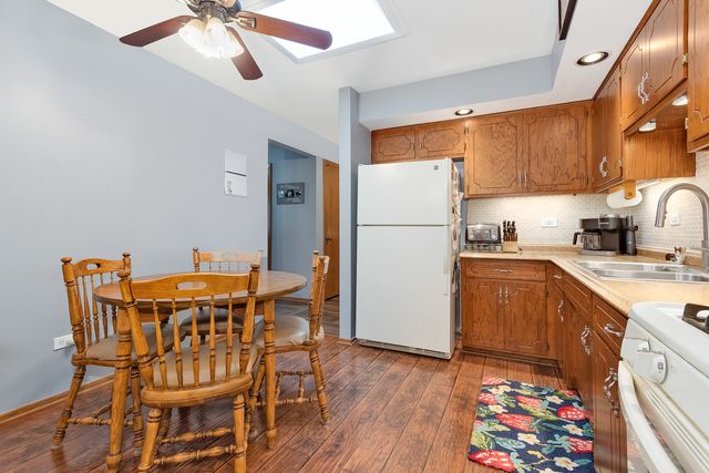 7324 W 152ND Street 73, Orland Park, IL 60462