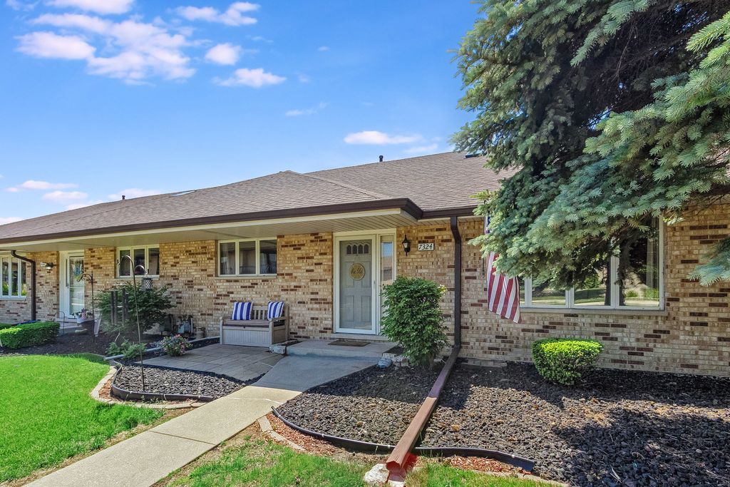 7324 W 152ND Street 73, Orland Park, IL 60462