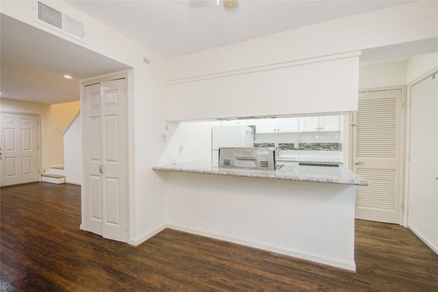 1433 Cedar Post Lane 10, Houston, TX 77055