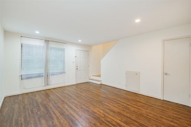 1433 Cedar Post Lane 10, Houston, TX 77055