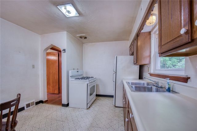 793 Becks Run Rd, Baldwin Boro, PA 15210