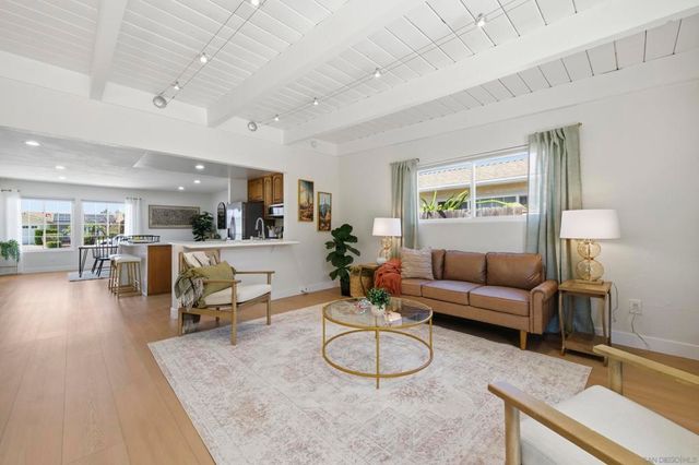 8595 Flanders Dr, San Diego, CA 92126