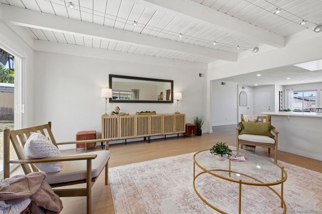 8595 Flanders Dr, San Diego, CA 92126