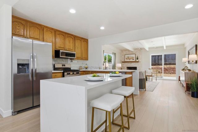 8595 Flanders Dr, San Diego, CA 92126