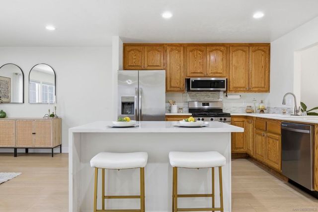 8595 Flanders Dr, San Diego, CA 92126