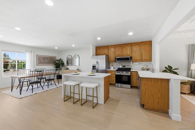 8595 Flanders Dr, San Diego, CA 92126