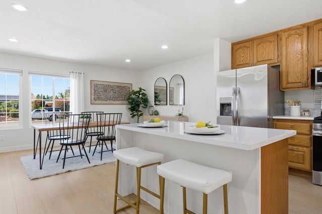 8595 Flanders Dr, San Diego, CA 92126