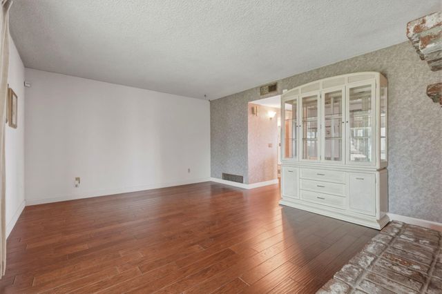 851 N Cottage Street, Porterville, CA 93257