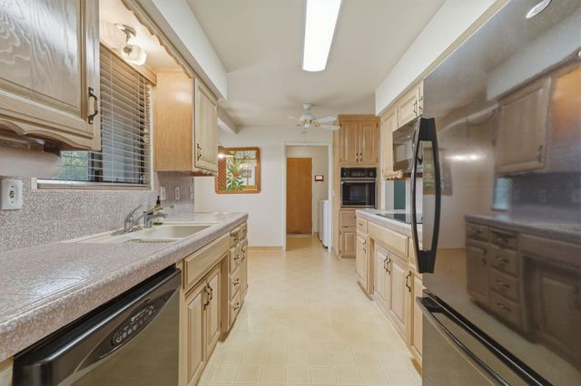 851 N Cottage Street, Porterville, CA 93257