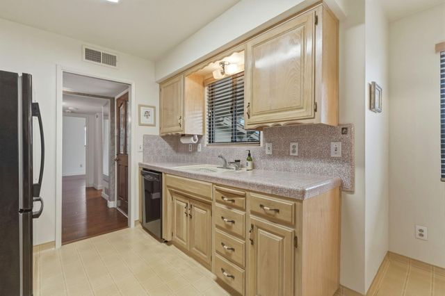 851 N Cottage Street, Porterville, CA 93257