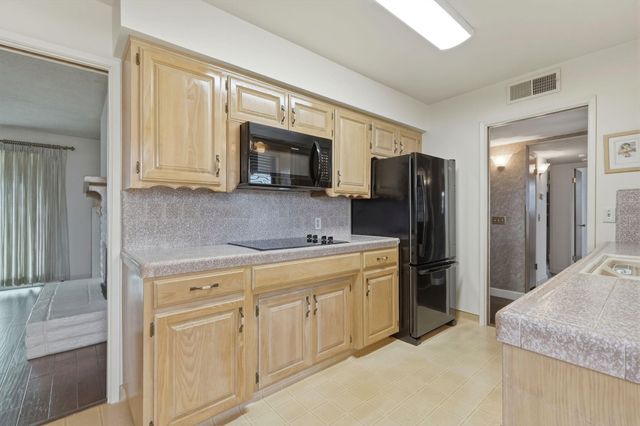 851 N Cottage Street, Porterville, CA 93257