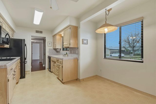 851 N Cottage Street, Porterville, CA 93257