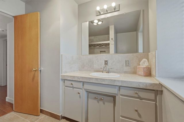 851 N Cottage Street, Porterville, CA 93257