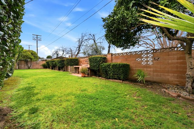 851 N Cottage Street, Porterville, CA 93257