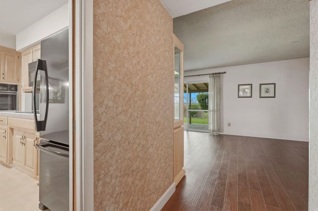 851 N Cottage Street, Porterville, CA 93257